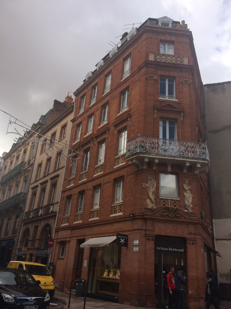 TOULOUSE SAINT ETIENNE Beau T3 meublé en duplex