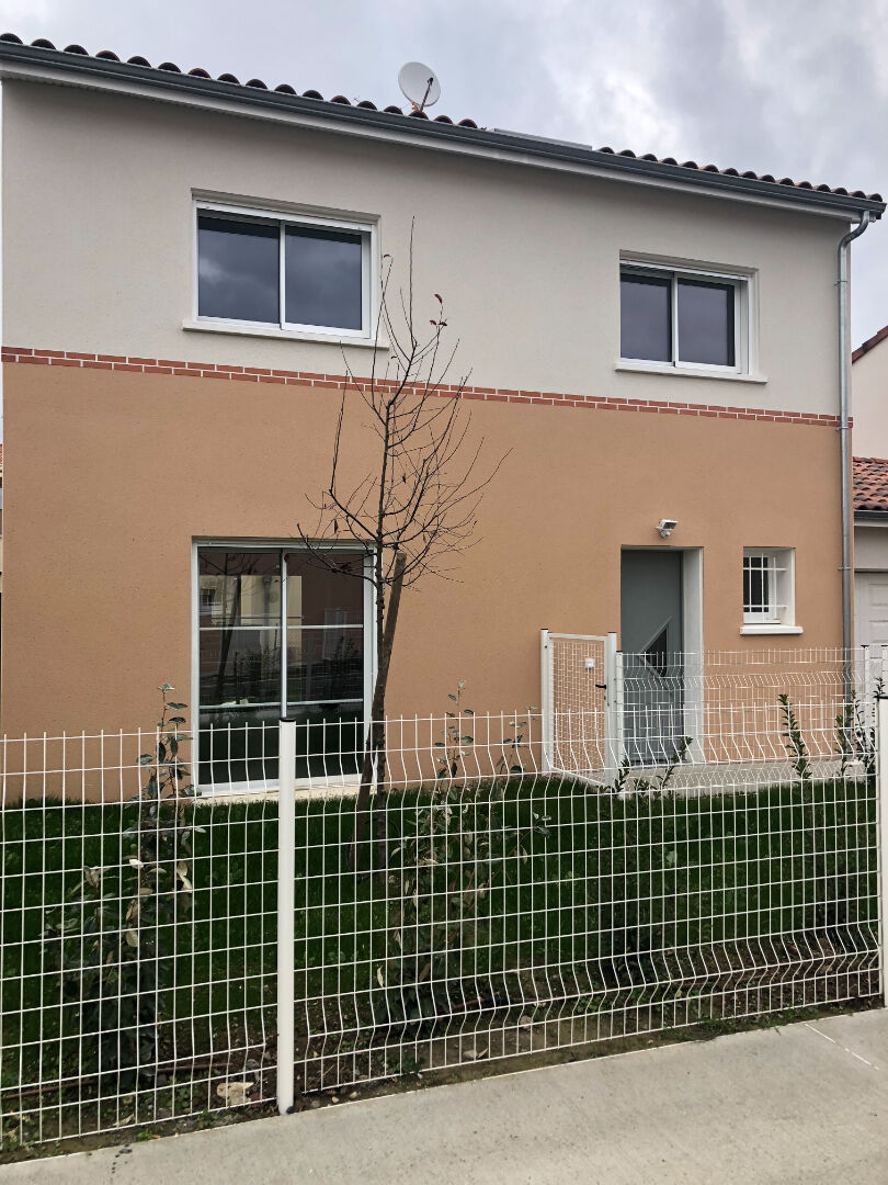 Maison  4 pièces 90.76 m2, jardinet