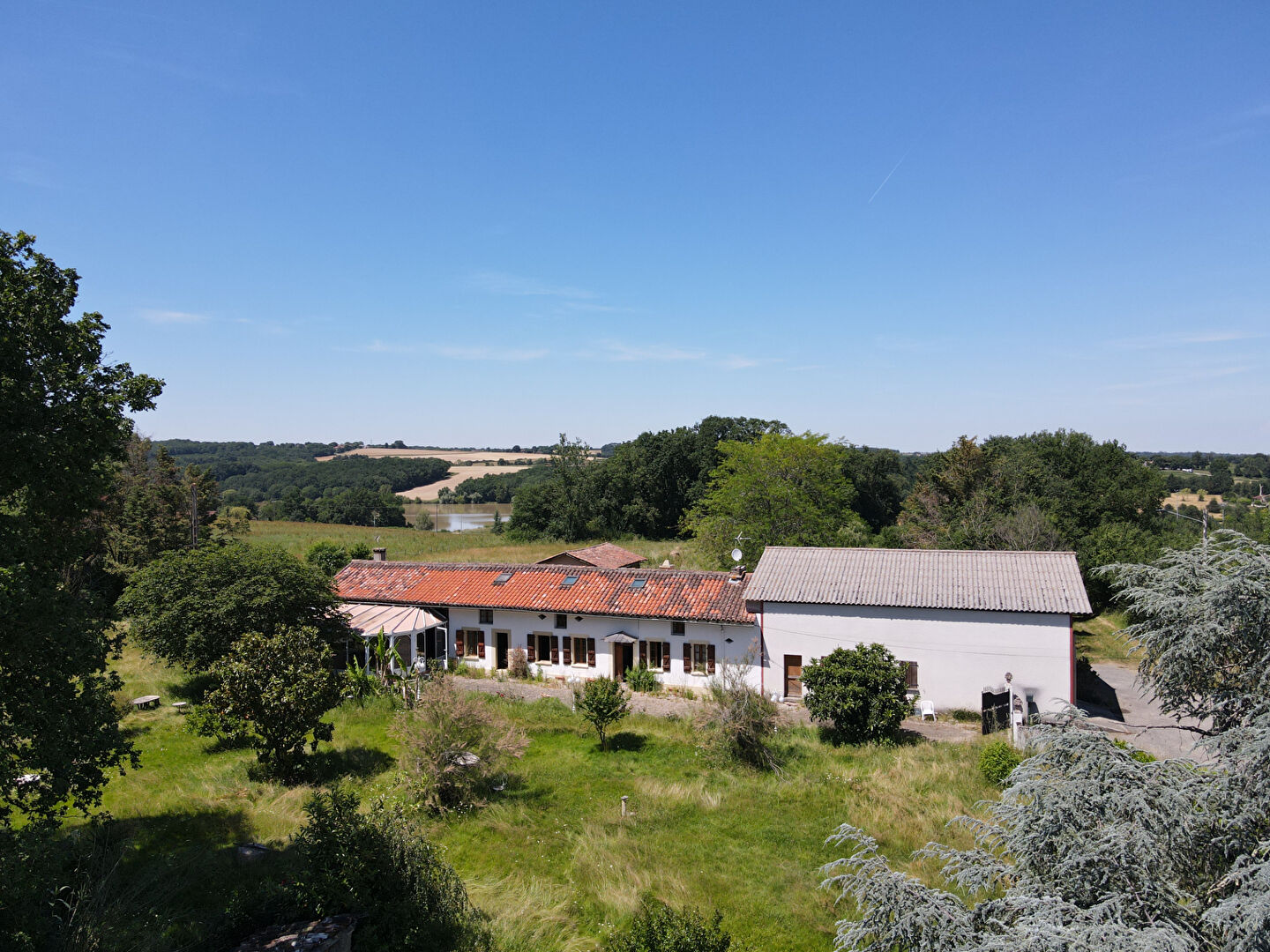 Ancien corps de ferme avec ancien restaurant