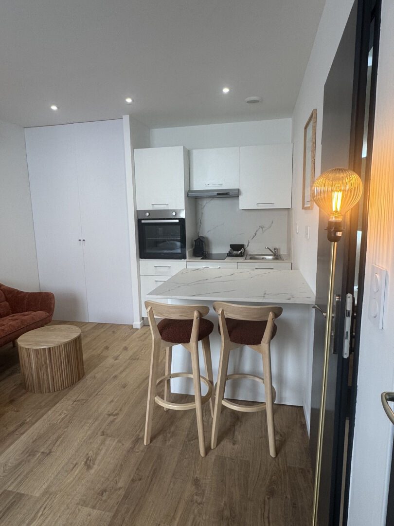GUILHEMERY/GLOIRE studio meublé 20.25 M2