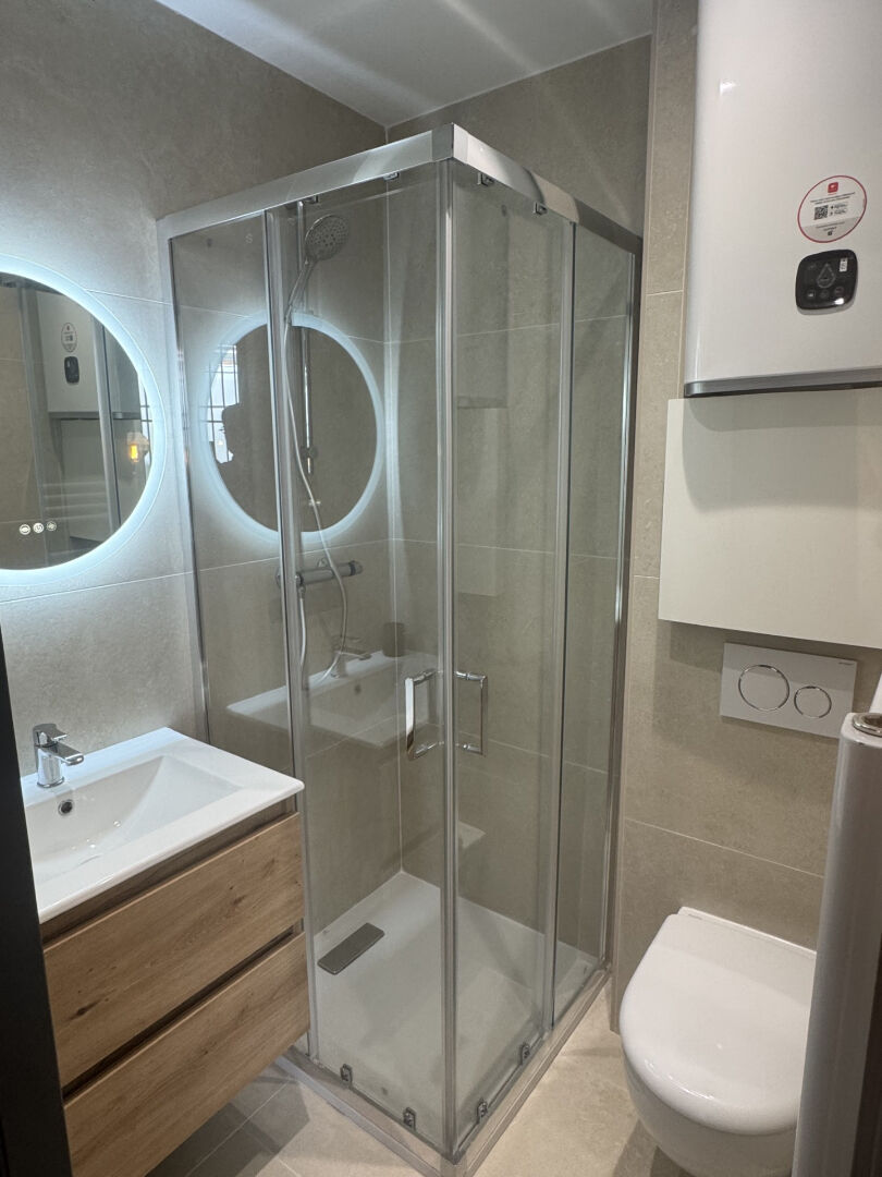 GUILHEMERY/GLOIRE STUDIO MEUBLE 17.78 M2